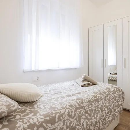 Apartament With Parking Space - 23478 *