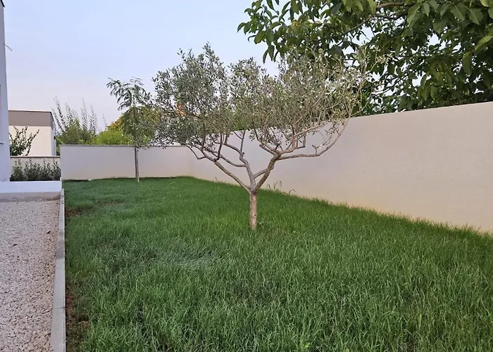 With Parking Space - 23478 Zadar